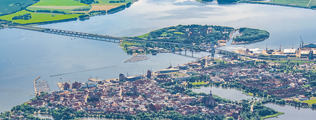 Die Rügenbrücken über den Strelasund