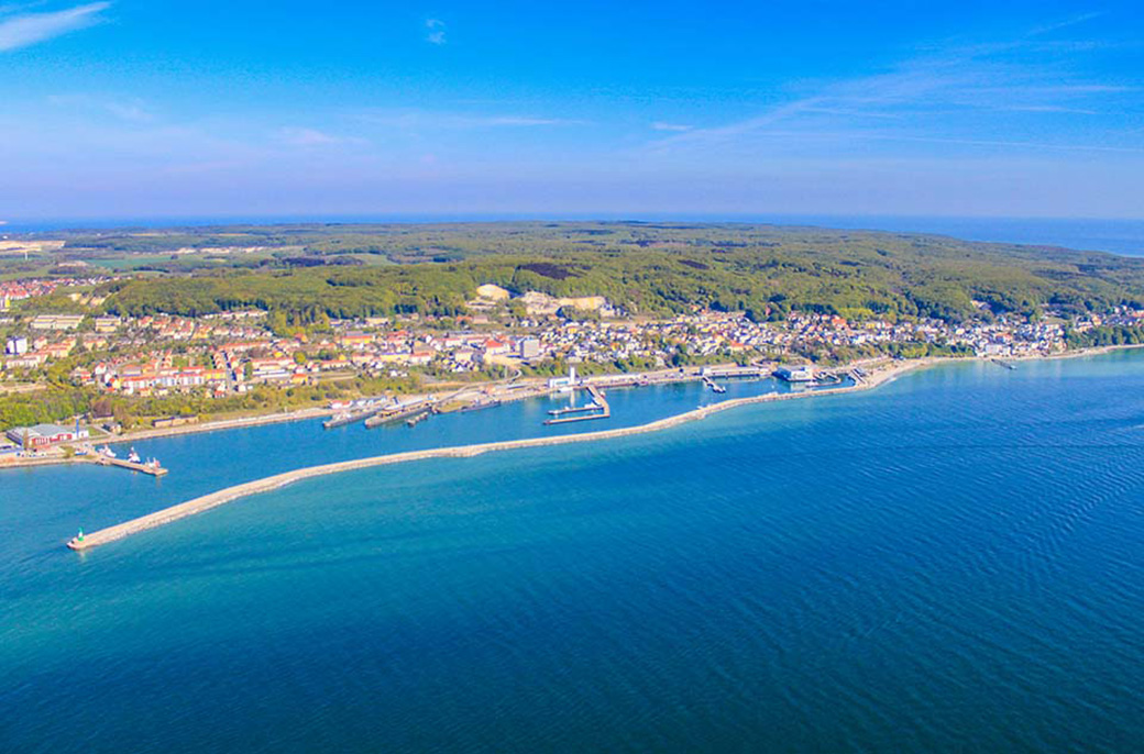 Sassnitz mit Hafen und Mole